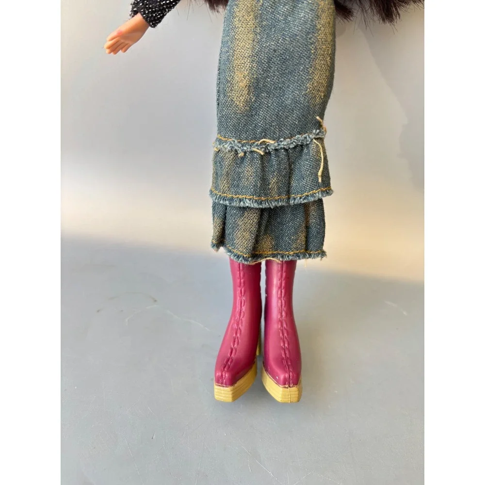 Bratz Sasha Doll 2001 MGA Entertainment Black Shimmer Top Denim Skirt Pink Boots